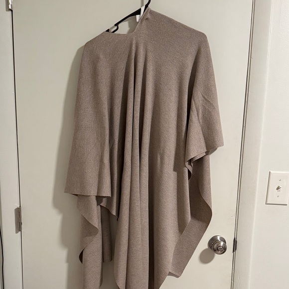St. John Tan Poncho - Picture 5 of 5